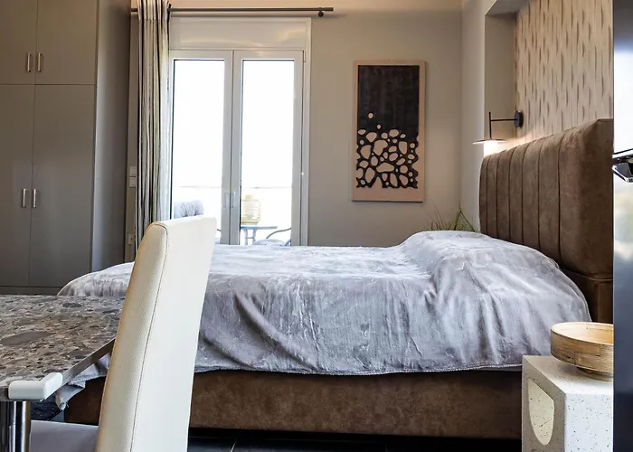 George V Luxury Apartments - Room 3